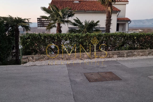 Samostojeća kuća s prekrasnim pogledom na more – Njivice, 217 m²