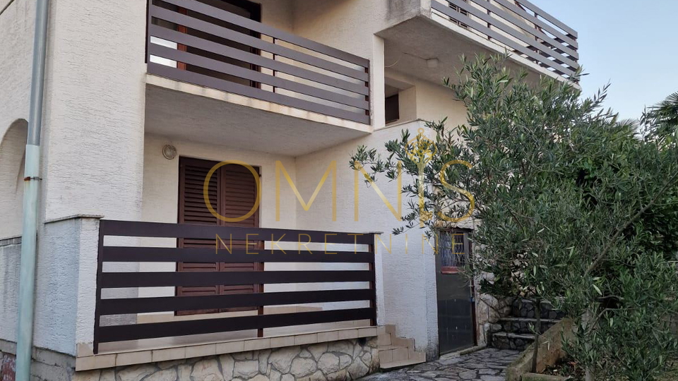Samostojeća kuća s prekrasnim pogledom na more – Njivice, 217 m²