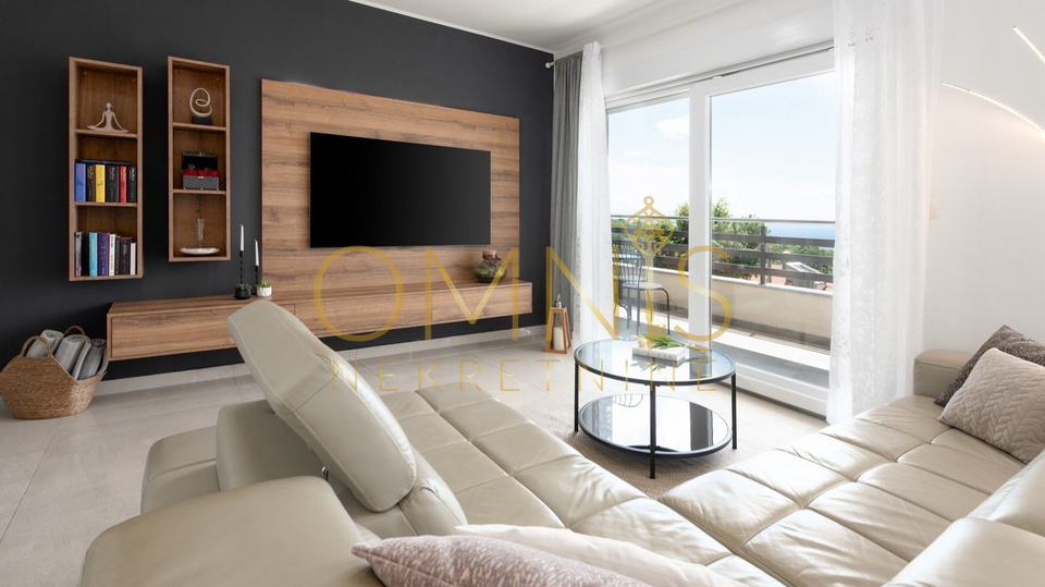 MATULJI &ndash; MODERN APARTMENT 95 m&sup2; WITH A VIEW OF KVARNER&comma; 2 PARKING SPACES AND PRIVATE YARD