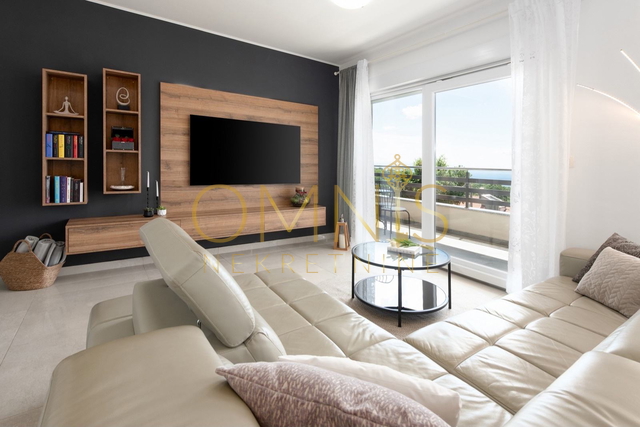 MATULJI – MODERN APARTMENT 95 m² WITH A VIEW OF KVARNER, 2 PARKING SPACES AND PRIVATE YARD