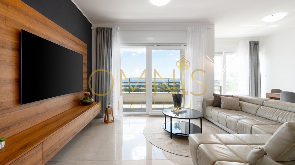 MATULJI &ndash; MODERN APARTMENT 95 m&sup2; WITH A VIEW OF KVARNER&comma; 2 PARKING SPACES AND PRIVATE YARD