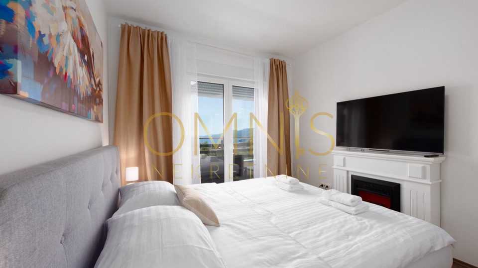 MATULJI &ndash; MODERN APARTMENT 95 m&sup2; WITH A VIEW OF KVARNER&comma; 2 PARKING SPACES AND PRIVATE YARD