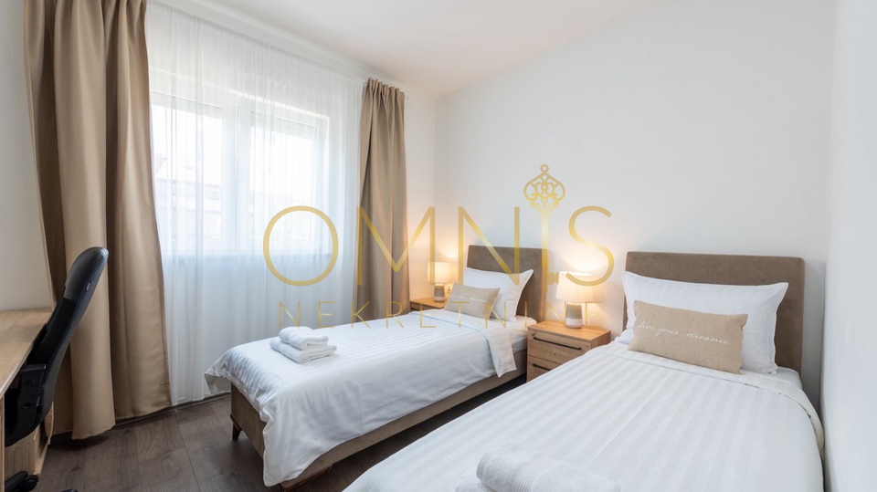 MATULJI &ndash; MODERN APARTMENT 95 m&sup2; WITH A VIEW OF KVARNER&comma; 2 PARKING SPACES AND PRIVATE YARD