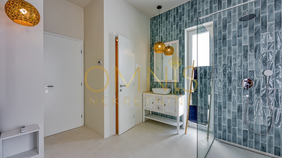 House, 275 m2, For Sale, Krk - Bajčići