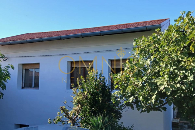 Obiteljska kuća s puno potencijala, 273m2, Čavle