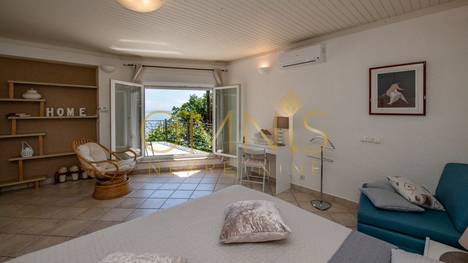 Opatija, Punta Kolova – prostran stan 140 m² drugi red do mora s pogledom