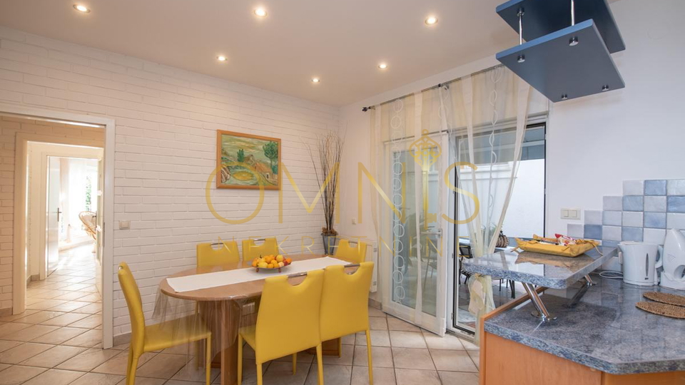 Opatija, Punta Kolova – prostran stan 140 m² drugi red do mora s pogledom
