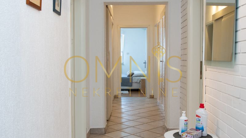 Opatija, Punta Kolova – prostran stan 140 m² drugi red do mora s pogledom