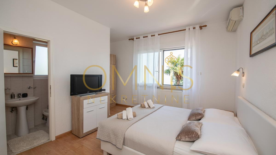 Opatija, Punta Kolova – prostran stan 140 m² drugi red do mora s pogledom