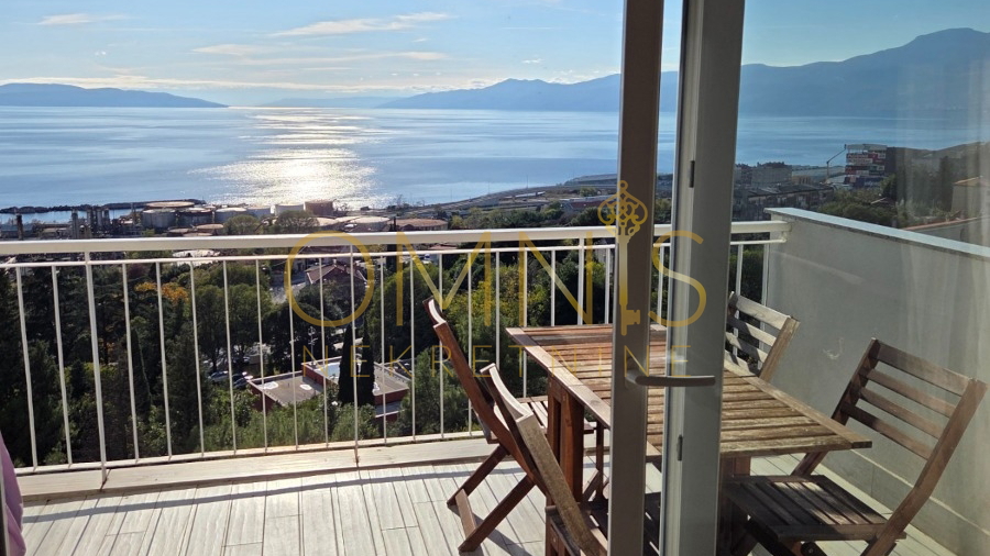 Turnić – prodaje se komforan 3S+DB stan od 88 m² s prekrasnim otvorenim pogledom na more!