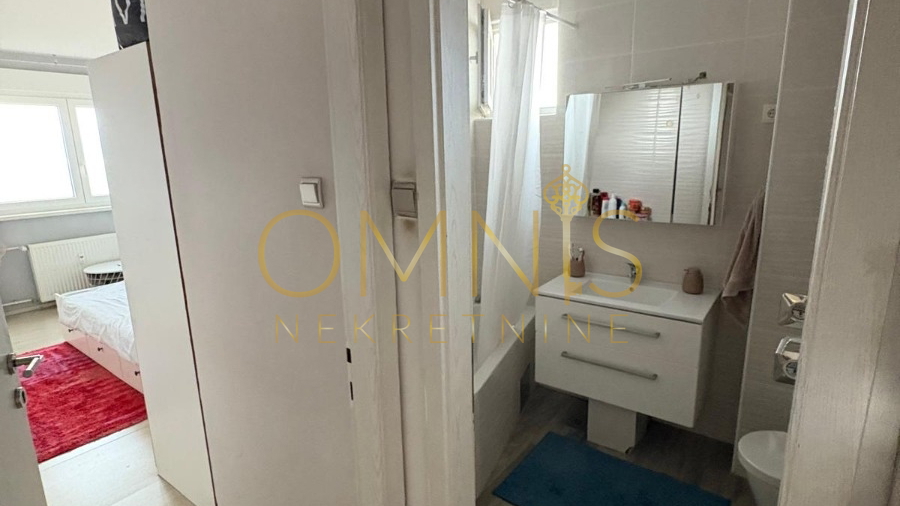 Turnić – prodaje se komforan 3S+DB stan od 88 m² s prekrasnim otvorenim pogledom na more!