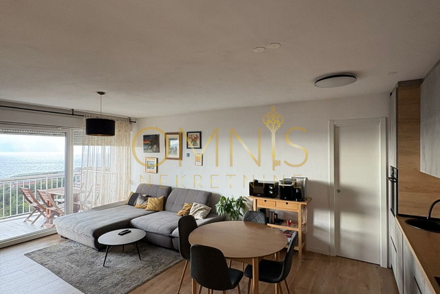 Turnić – prodaje se komforan 3S+DB stan od 88 m² s prekrasnim otvorenim pogledom na more!