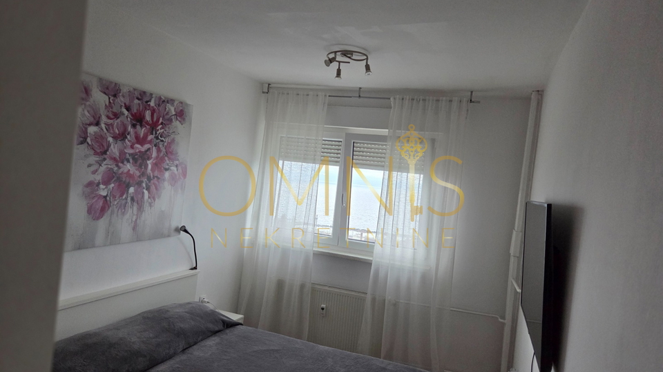 Turnić – prodaje se komforan 3S+DB stan od 88 m² s prekrasnim otvorenim pogledom na more!