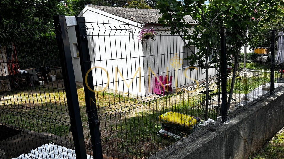 PRODAJE SE – SAMOSTOJEĆA KUĆA U ŠILU (OTOK KRK) – POTPUNO RENOVIRANA I UDALJENA SAMO 5 MINUTA OD PLAŽE