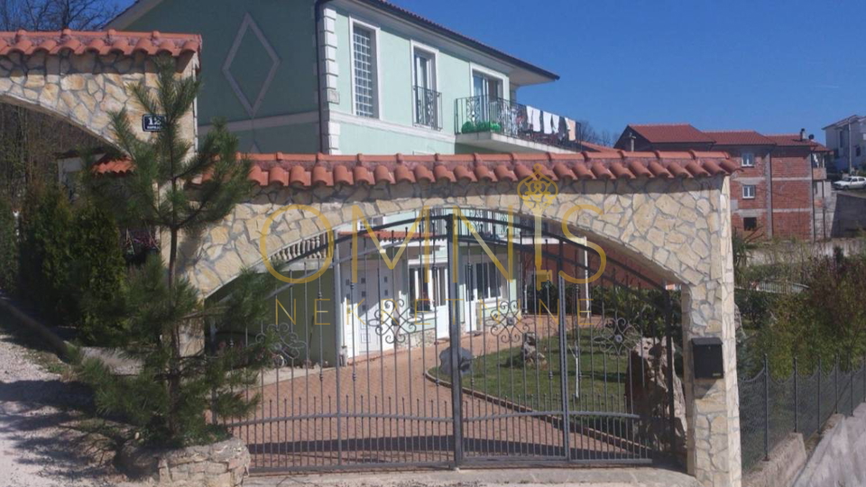 Samostojeća kuća na Kastvu – uređena, prostrana i idealna za obiteljski život ili turizam