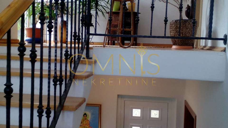 Samostojeća kuća na Kastvu – uređena, prostrana i idealna za obiteljski život ili turizam