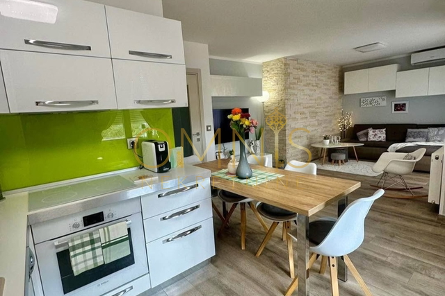 Rijeka, Zamet -2S+DB, dva parking, balkon s pogledom na more, prodaja!