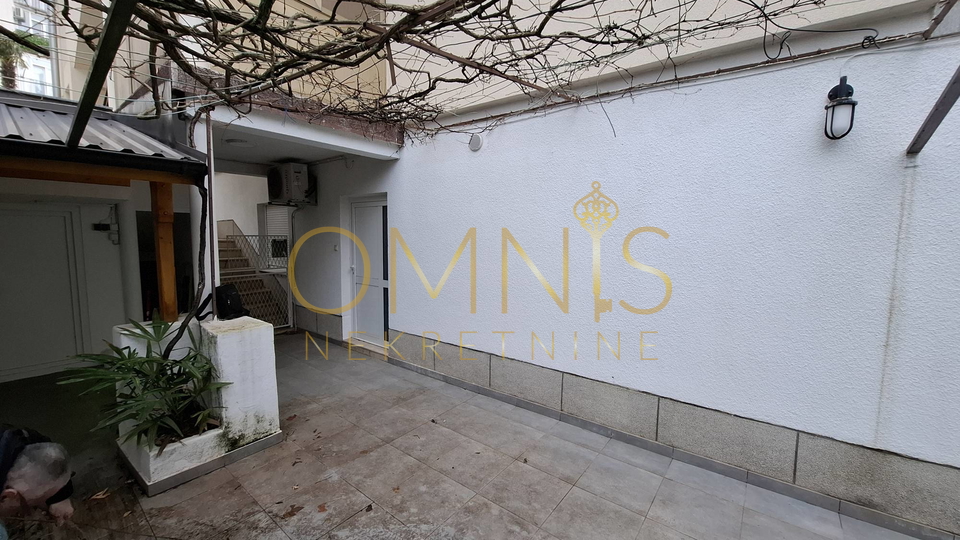 Floor of the house, Crikvenica, 85 m², 4-room apartment with a yard