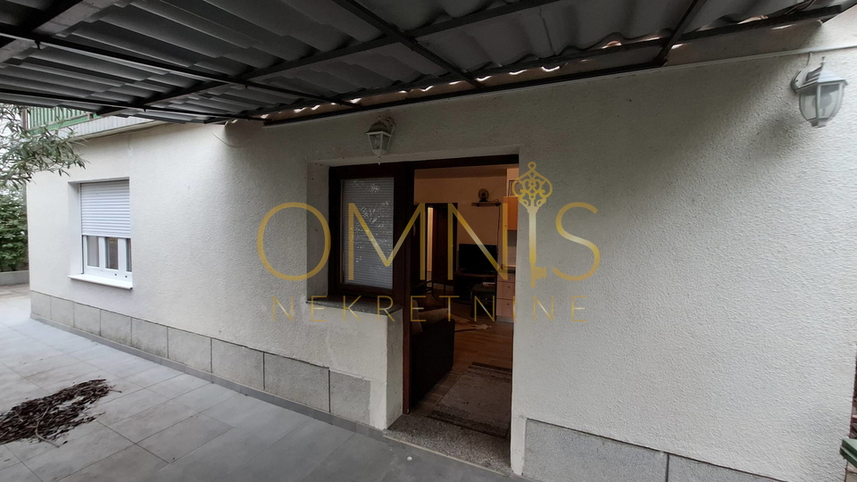 Floor of the house, Crikvenica, 85 m², 4-room apartment with a yard