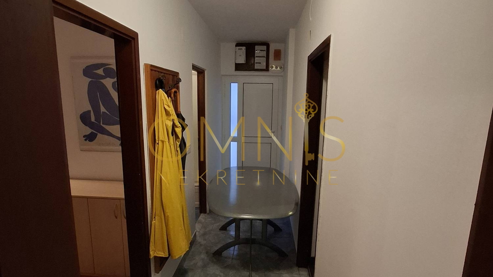Floor of the house, Crikvenica, 85 m², 4-room apartment with a yard