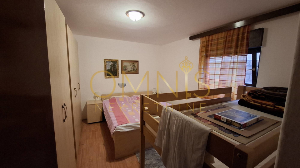 Floor of the house, Crikvenica, 85 m², 4-room apartment with a yard