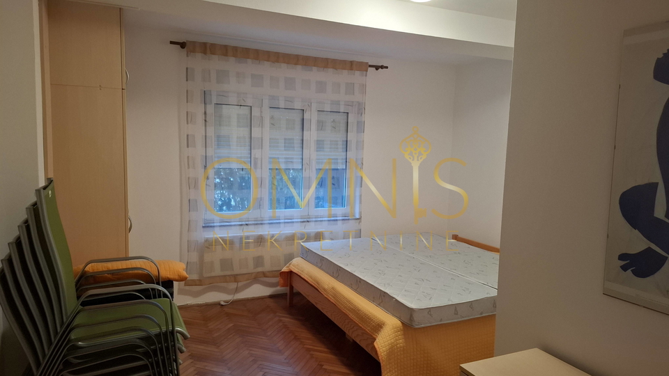 Floor of the house, Crikvenica, 85 m², 4-room apartment with a yard