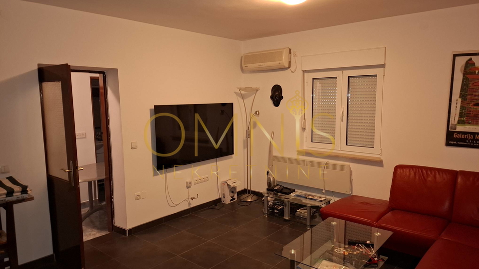 Floor of the house, Crikvenica, 85 m², 4-room apartment with a yard
