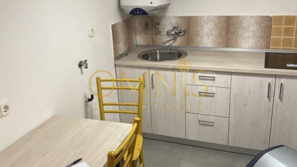 Floor of the house, Crikvenica, 85 m², 4-room apartment with a yard