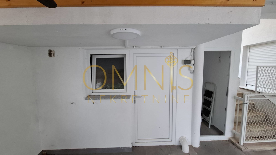 Floor of the house, Crikvenica, 85 m², 4-room apartment with a yard