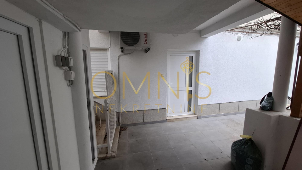 Floor of the house, Crikvenica, 85 m², 4-room apartment with a yard