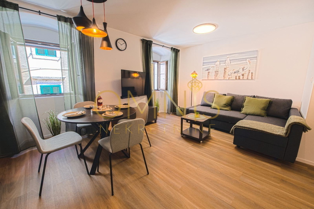 RIJEKA – OLD TOWN, apartment converted into 2 apartments, 93.5 m²