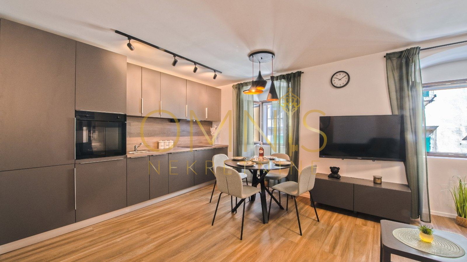 RIJEKA – OLD TOWN, apartment converted into 2 apartments, 93.5 m²