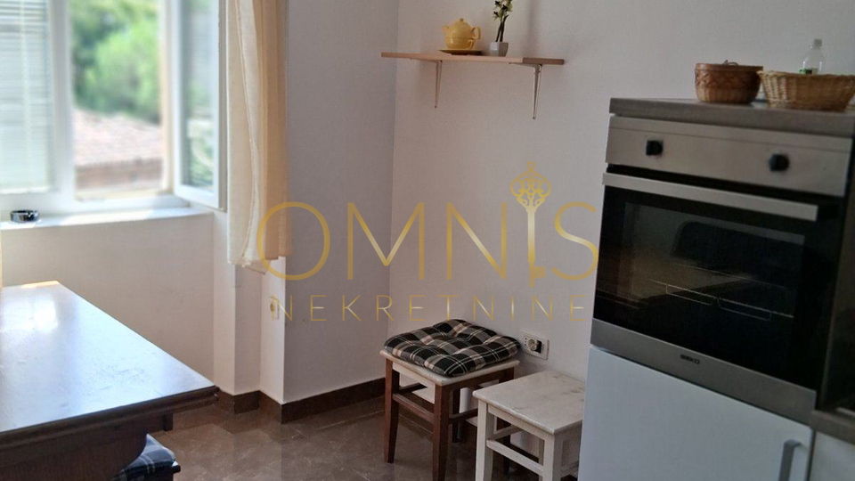 Rijeka, Školjić – trosobni stan 67 m², 1. kat, odlična lokacija