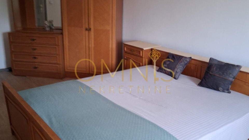 Rijeka, Školjić – trosobni stan 67 m², 1. kat, odlična lokacija