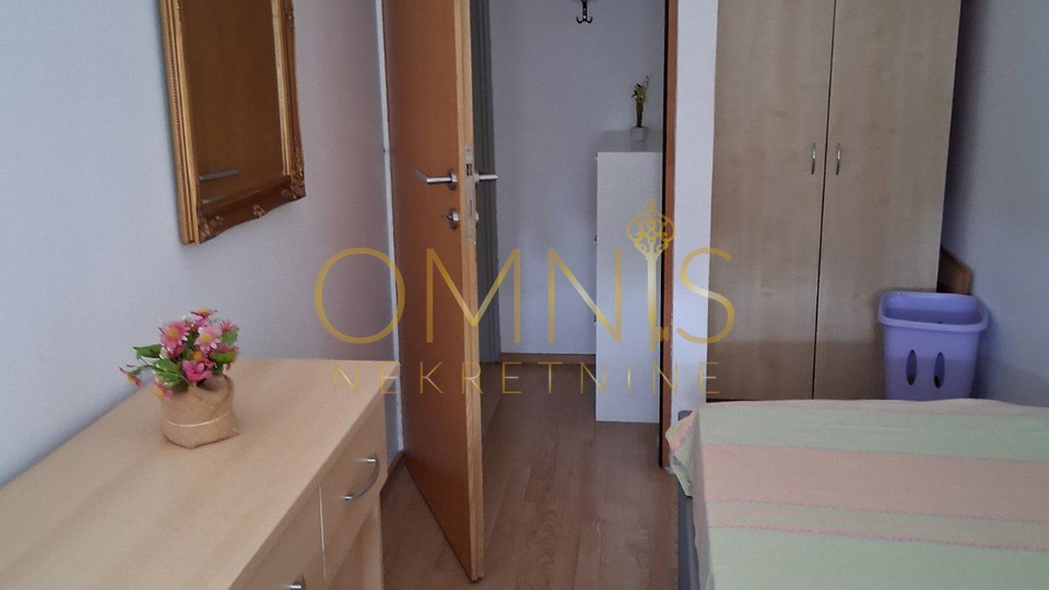 Rijeka, Školjić – trosobni stan 67 m², 1. kat, odlična lokacija