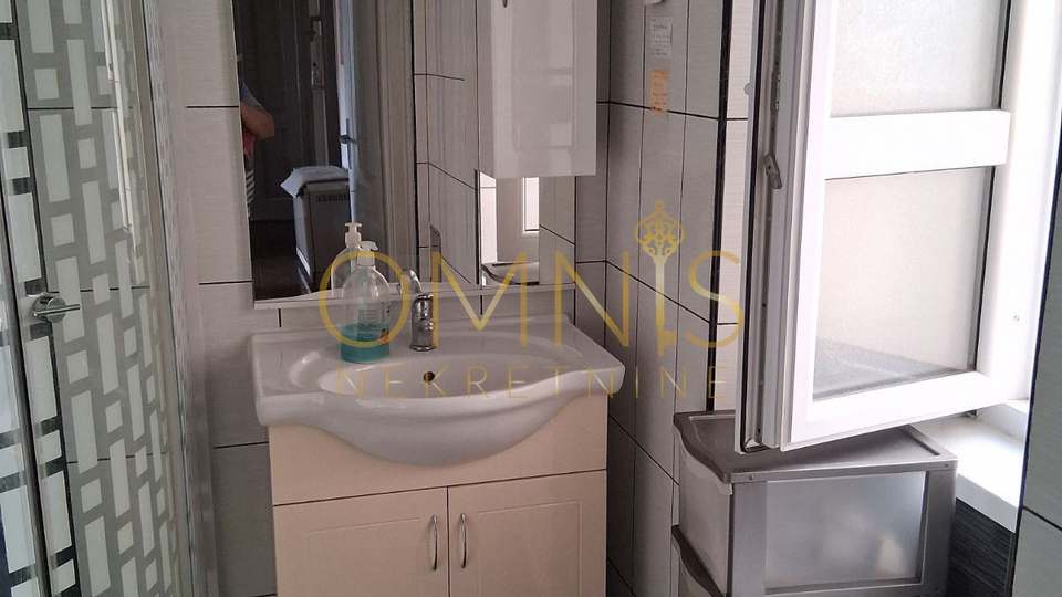 Rijeka, Školjić – trosobni stan 67 m², 1. kat, odlična lokacija