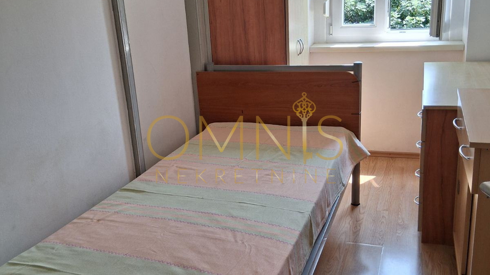 Rijeka, Školjić – trosobni stan 67 m², 1. kat, odlična lokacija