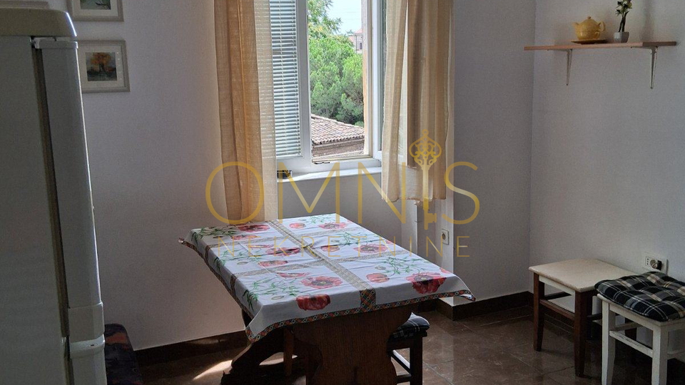 Rijeka, Školjić – trosobni stan 67 m², 1. kat, odlična lokacija