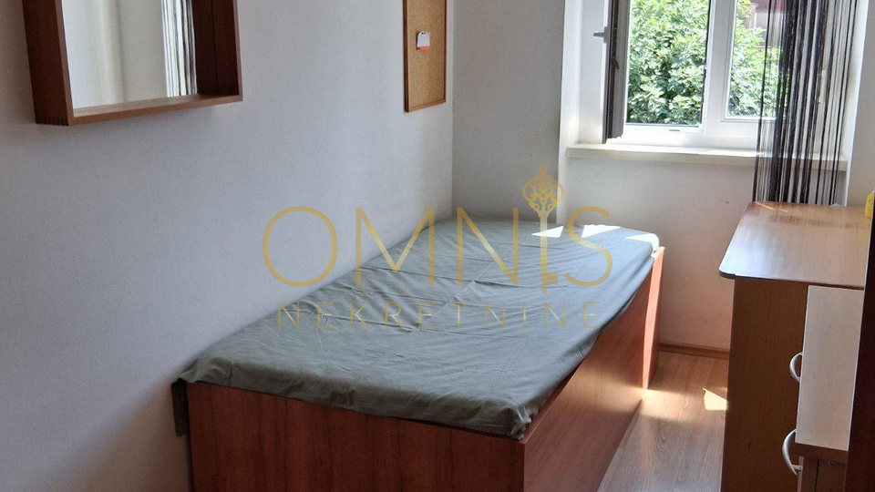 Rijeka, Školjić – trosobni stan 67 m², 1. kat, odlična lokacija