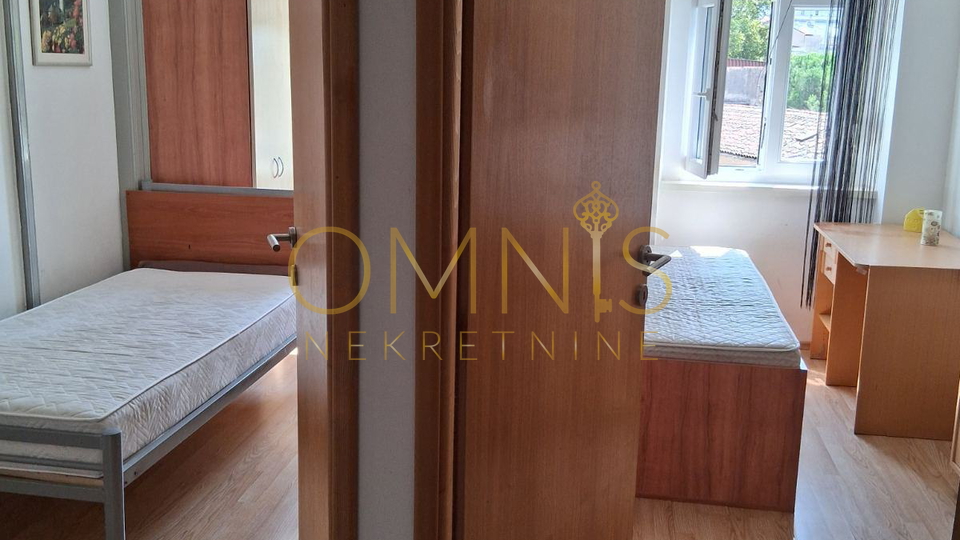 Rijeka, Školjić – trosobni stan 67 m², 1. kat, odlična lokacija