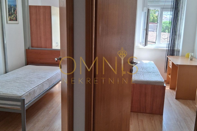 Rijeka, Školjić – trosobni stan 67 m², 1. kat, odlična lokacija