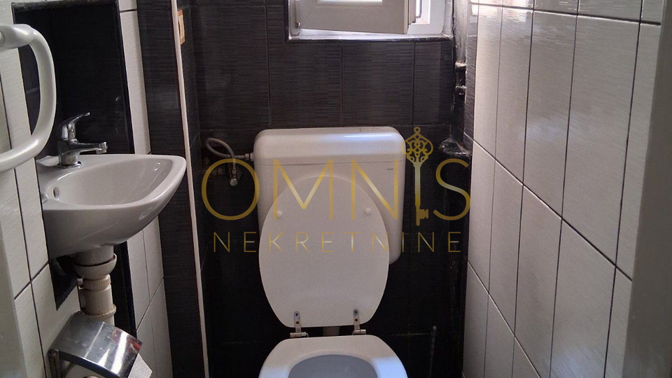 Rijeka, Školjić – trosobni stan 67 m², 1. kat, odlična lokacija