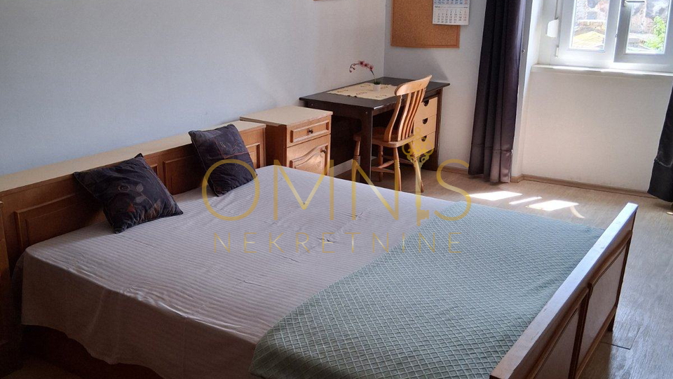 Rijeka, Školjić – trosobni stan 67 m², 1. kat, odlična lokacija