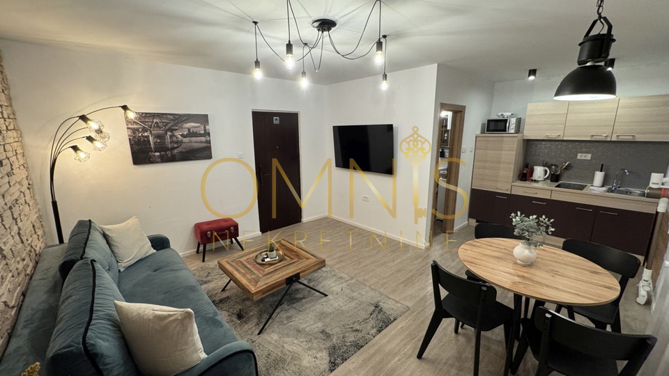 Prodaja: Dva potpuno uređena apartmana u centru Rijeke, Korzo – 82 m²
