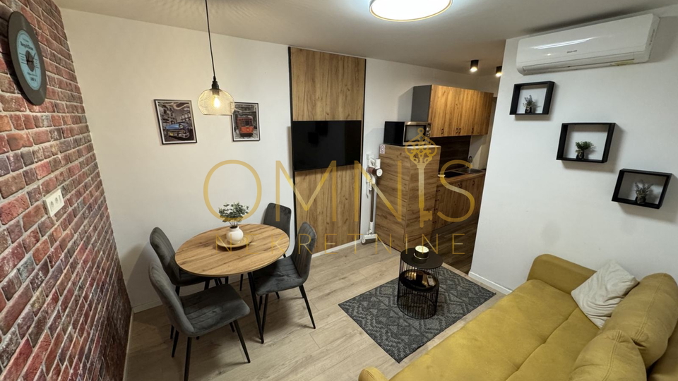 Prodaja: Dva potpuno uređena apartmana u centru Rijeke, Korzo – 82 m²
