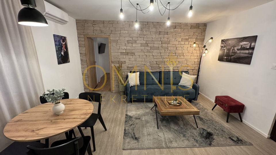Prodaja: Dva potpuno uređena apartmana u centru Rijeke, Korzo – 82 m²