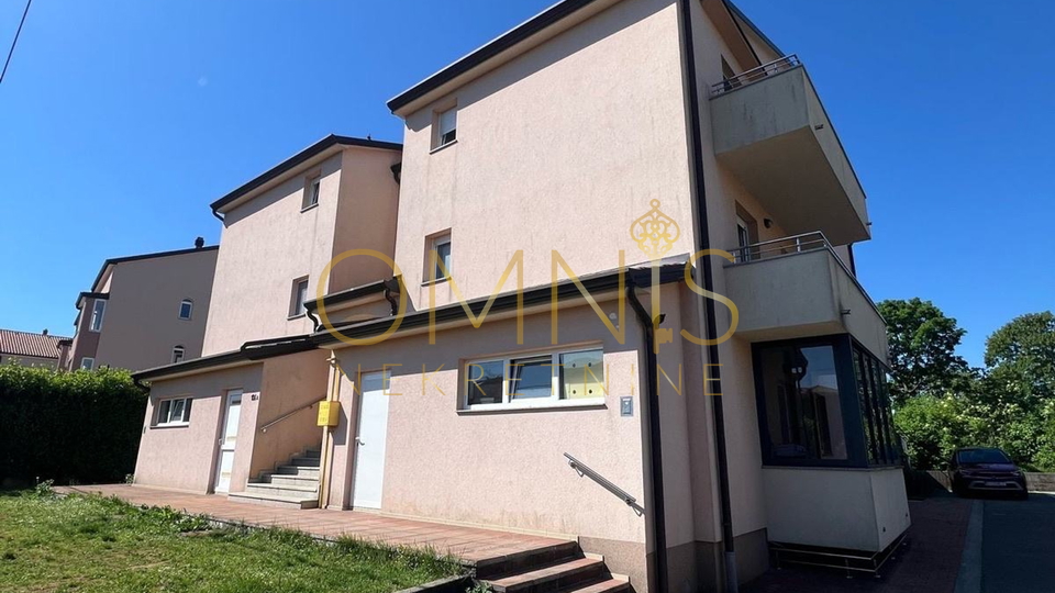 Viškovo – Mladenići | Komforan 1S+DB stan s lođom, terasom i spremištem