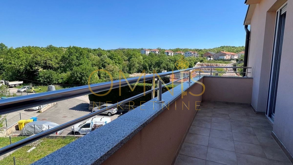 Viškovo – Mladenići | Komforan 1S+DB stan s lođom, terasom i spremištem
