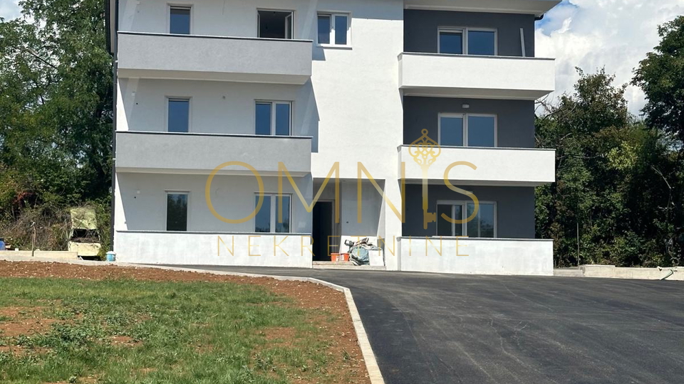 VIŠKOVO – NOVOGRADNJA, 3S+DB STAN S BALKONOM I 3 PARKIRNA MJESTA!