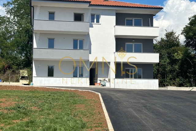 VIŠKOVO – NOVOGRADNJA, 3S+DB STAN S BALKONOM I 3 PARKIRNA MJESTA!